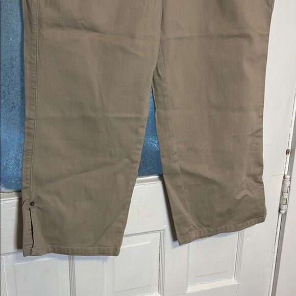 NWT Lee Riveted Ultimate 5 Women’s Cropped Pant with Striped Belt Size 14M - Picture 3 of 7